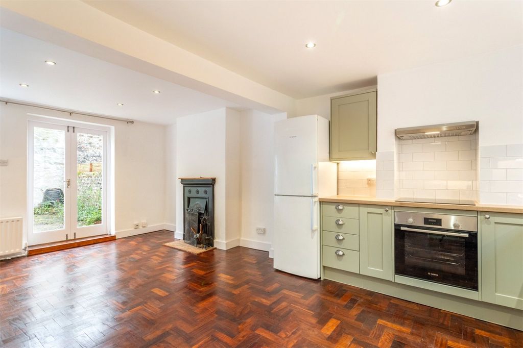 Property photo 2 of 17 Picture No. 13