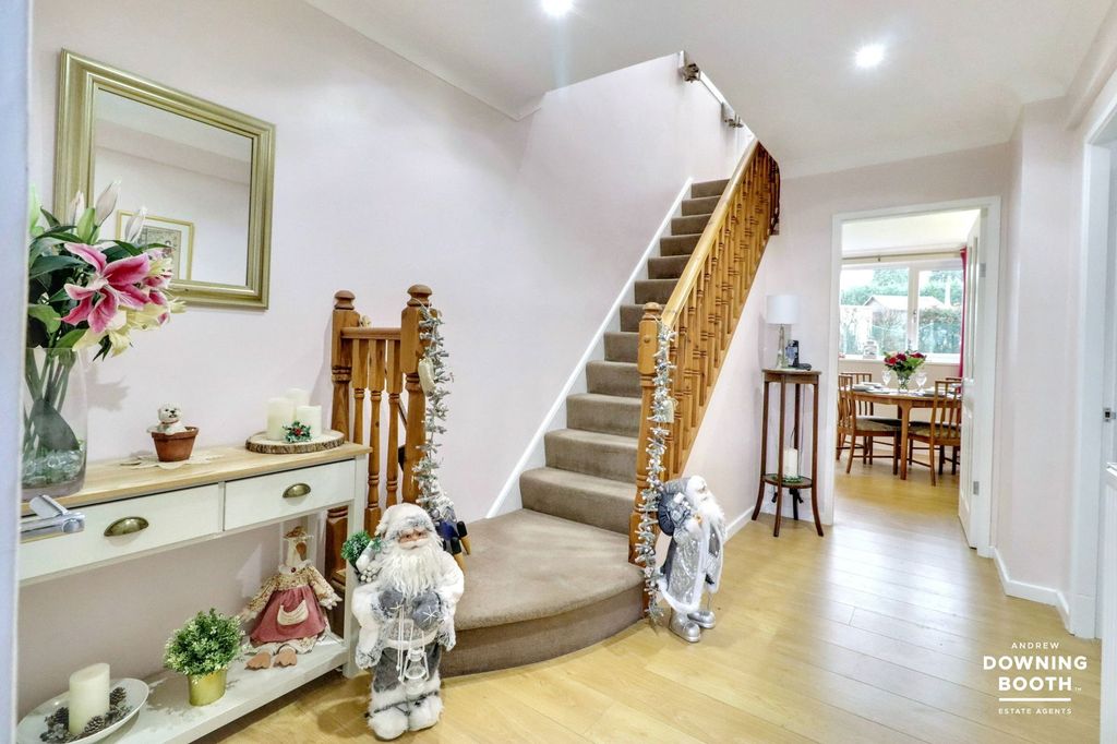 Property photo 2 of 31