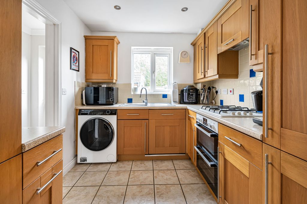 Property photo 2 of 12 Kitchen