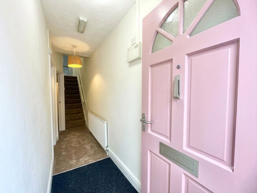 Property photo 2 of 12 Hallway