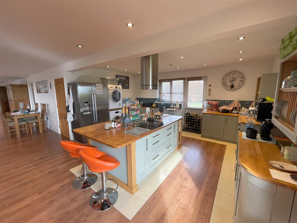 Property photo 2 of 28 Kitchen 4.Jpg