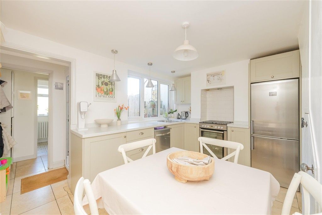 Property photo 3 of 12 Kitchen