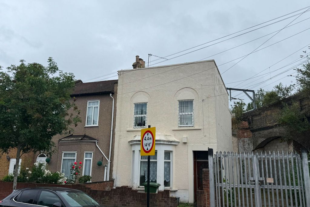 Property photo 3 of 5 Ground Floor Flat, 28 Bignold Road, London, E7 0Ex