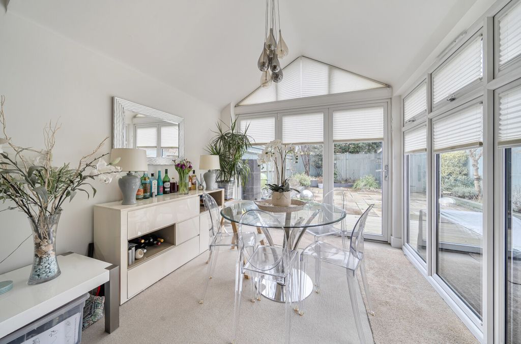 Property photo 3 of 13 1408730-19-698B42...