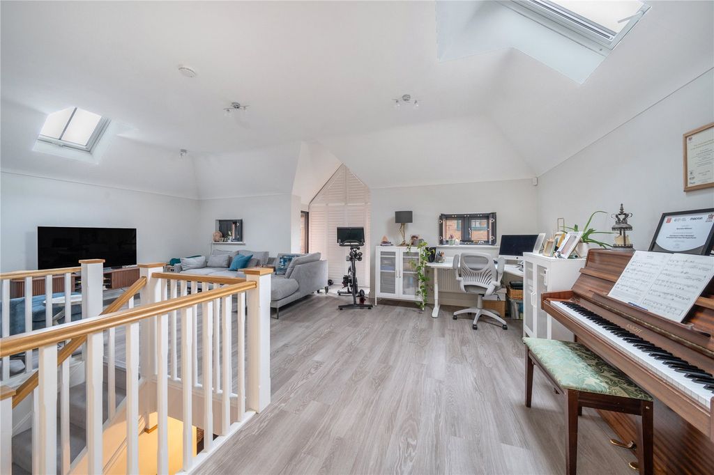 Property photo 3 of 14 Picture No. 11