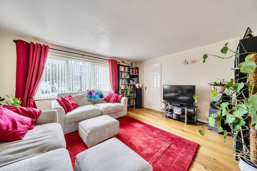 Property photo 3 of 19