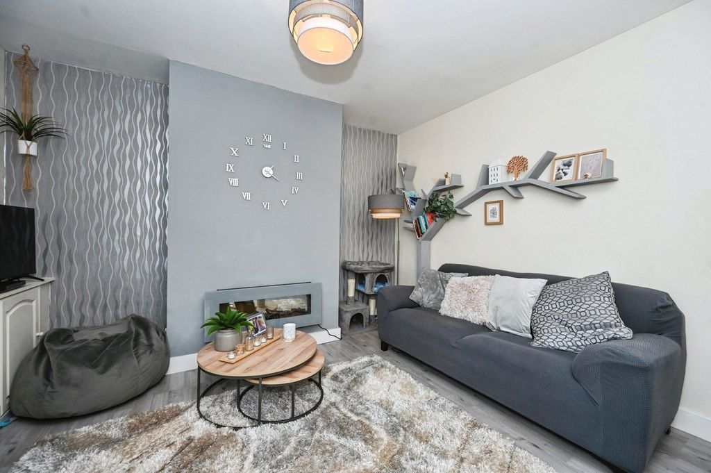 Property photo 3 of 16 Pbox-Img.Jpg