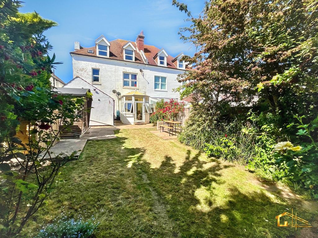 Property photo 2 of 19