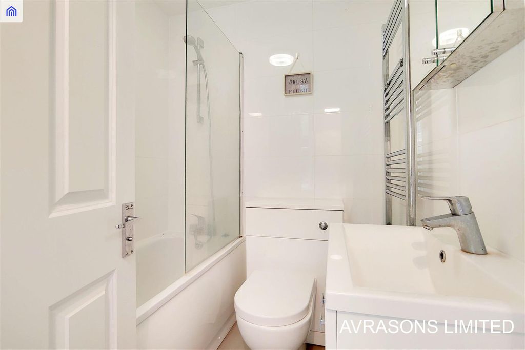 Property photo 1 of 8 Bathroom