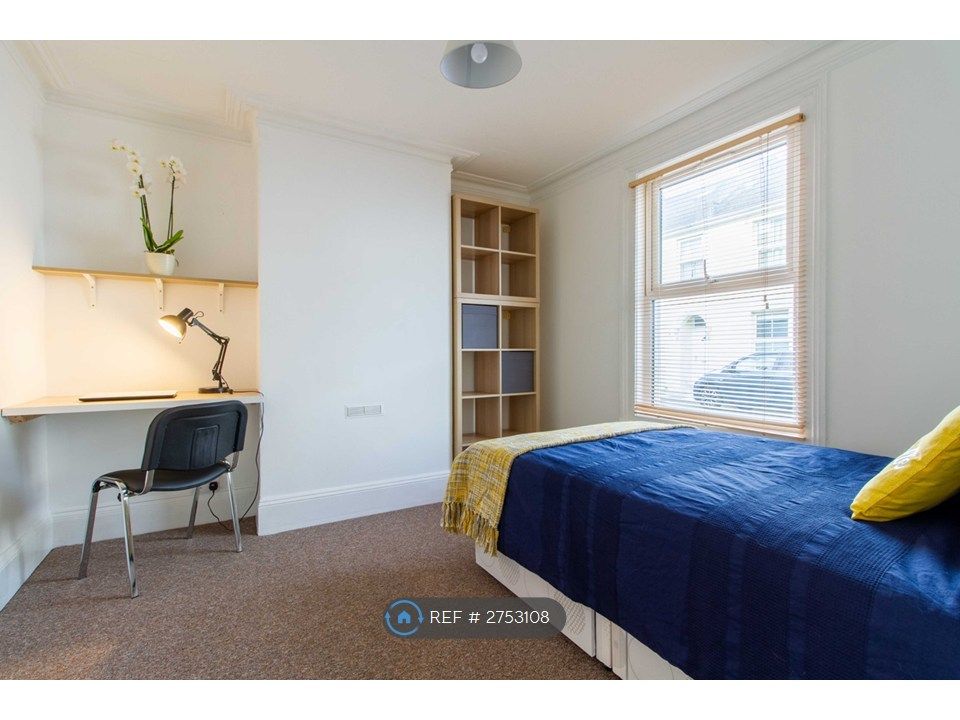 Property photo 3 of 12 Bedroom 5