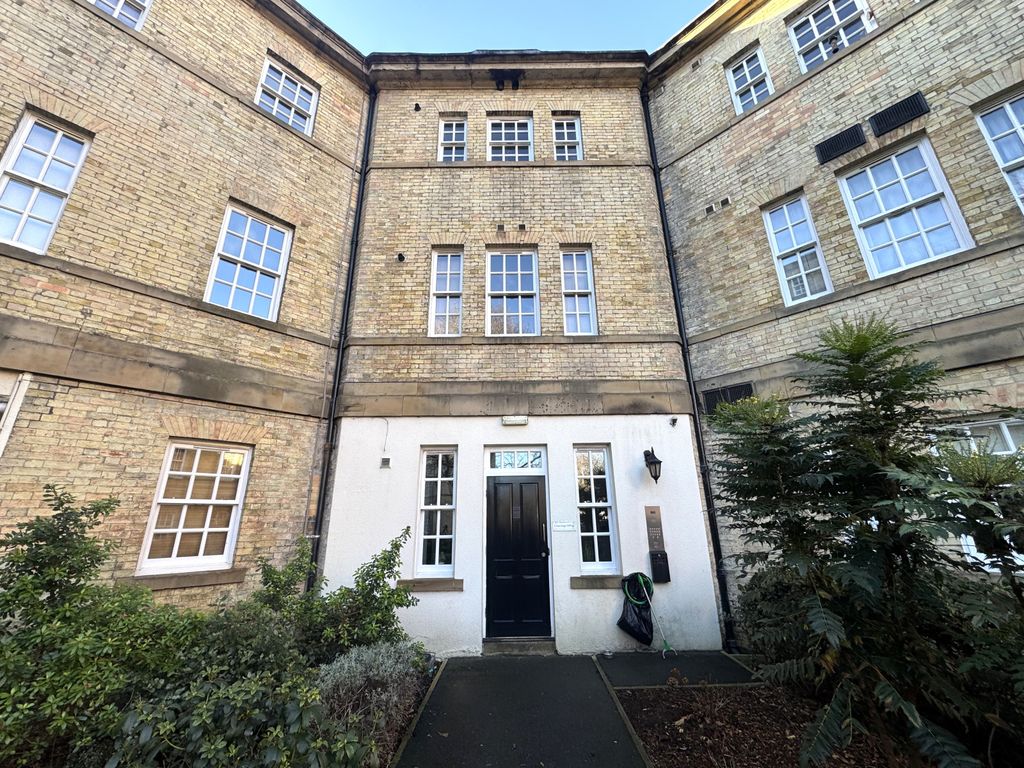 Property photo 1 of 12 2 Bedroom Ground Floor Apartment