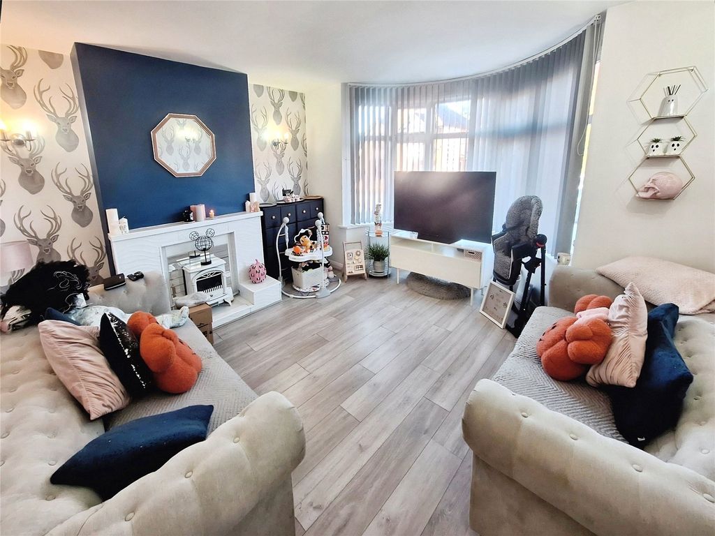 Property photo 2 of 10 Lounge