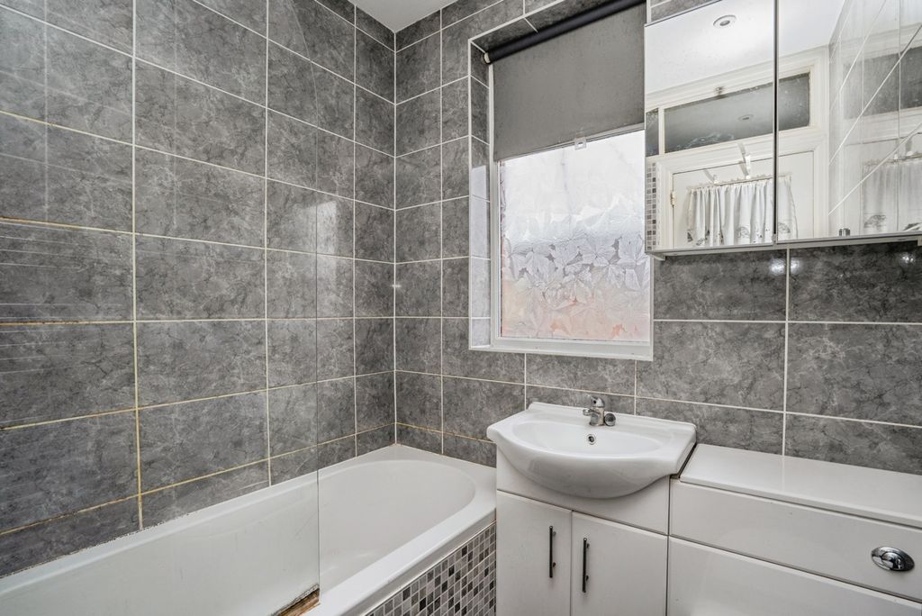 Property photo 2 of 17 Photo