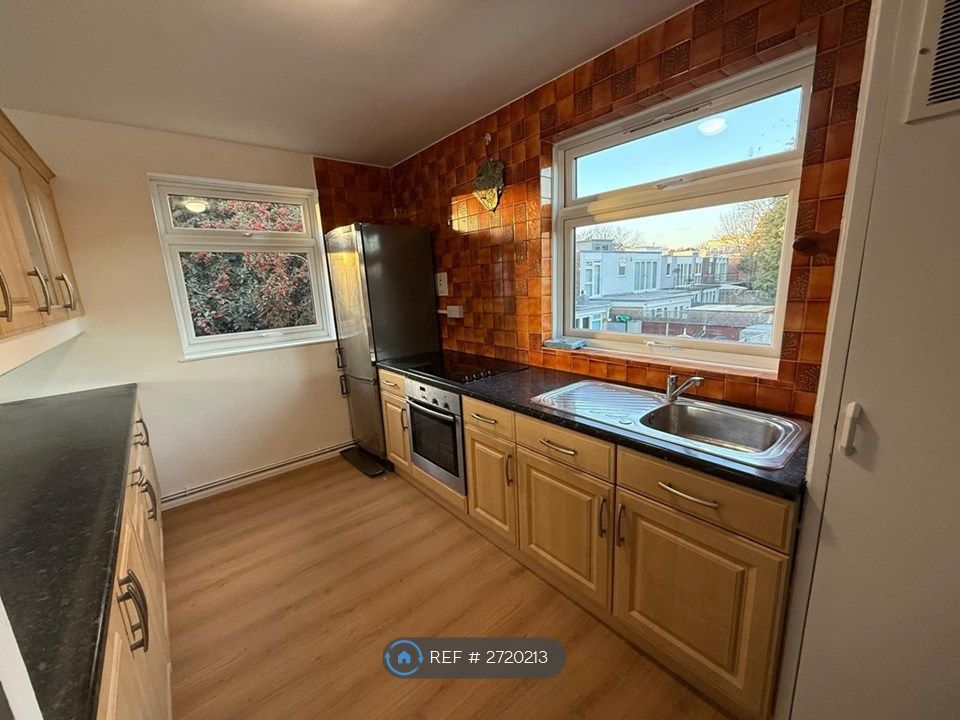 Property photo 2 of 12 Kitchen