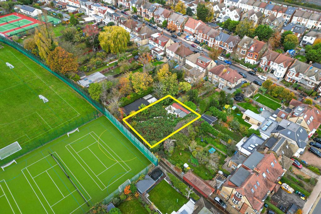 Property photo 2 of 7 Land At 26 The Avenue, Finchley, London, N3 2Fd