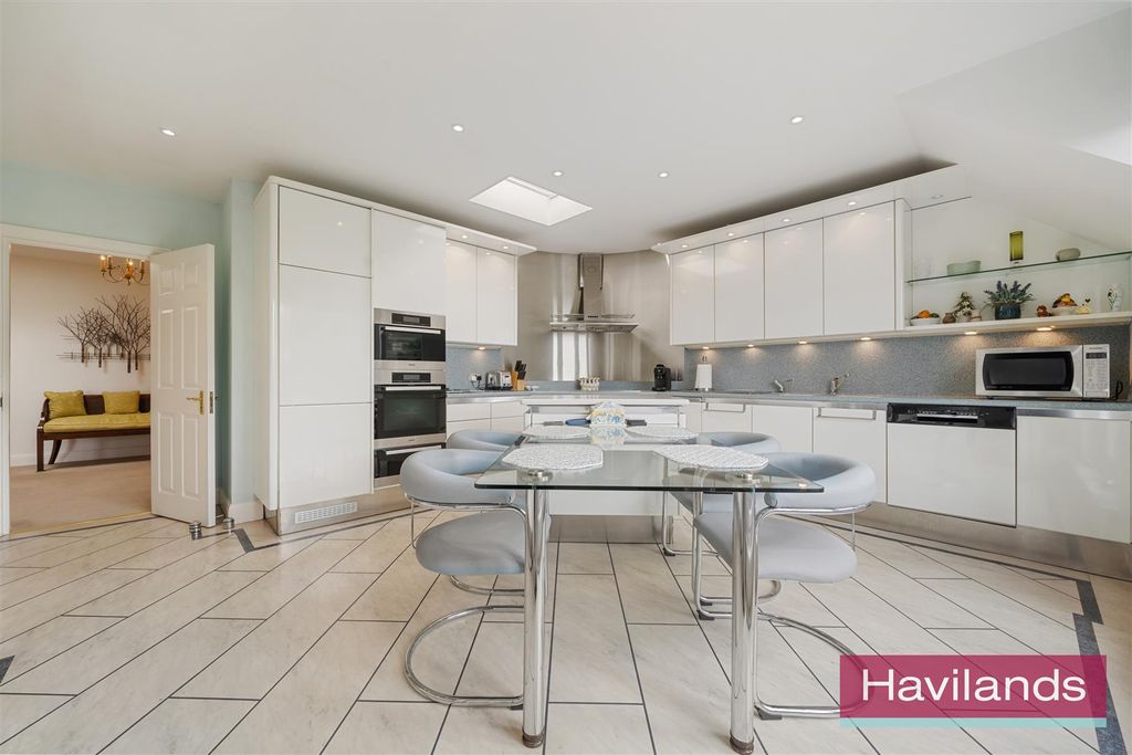 Additional image 6 of 3 bed flat for saleCrescent Road, Enfield EN2