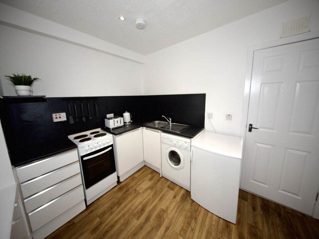 Property photo 3 of 5 Kitchen 1