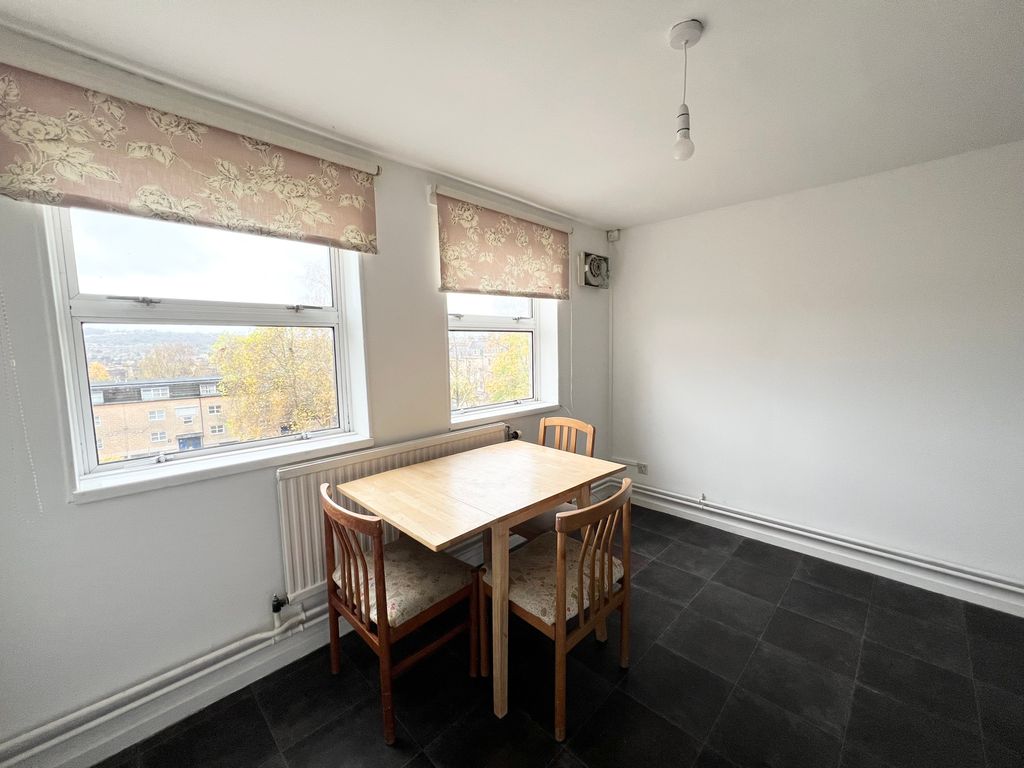 Property photo 3 of 8 Kitchen