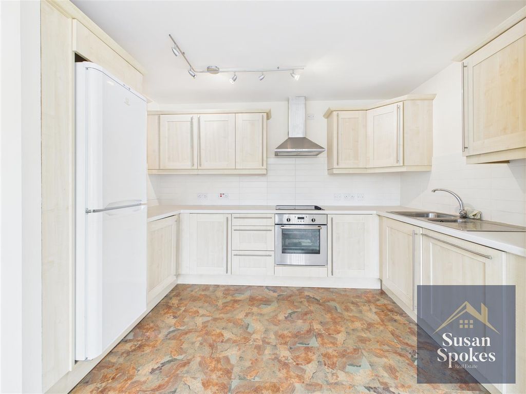 Property photo 3 of 15 Cam01858G0-Pr0127-Still013.Jpg