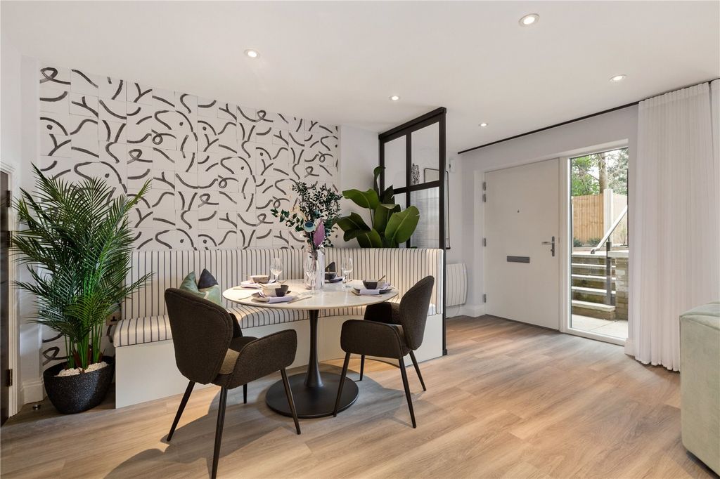 Property photo 3 of 12 Diner