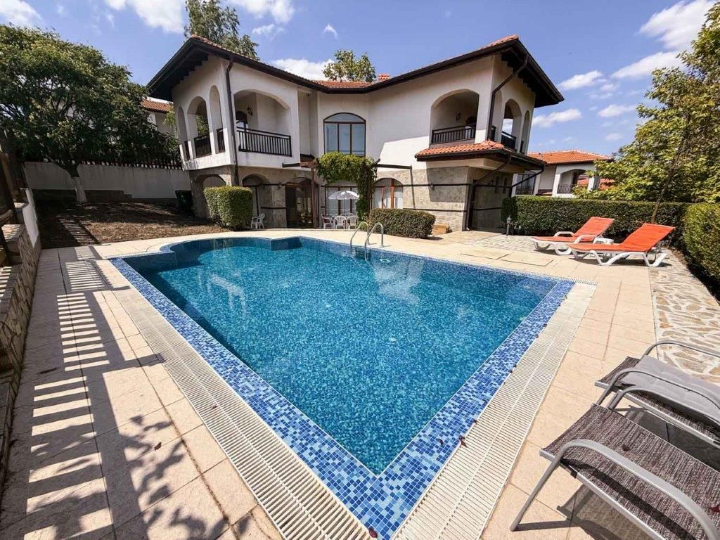 Property photo 2 of 45