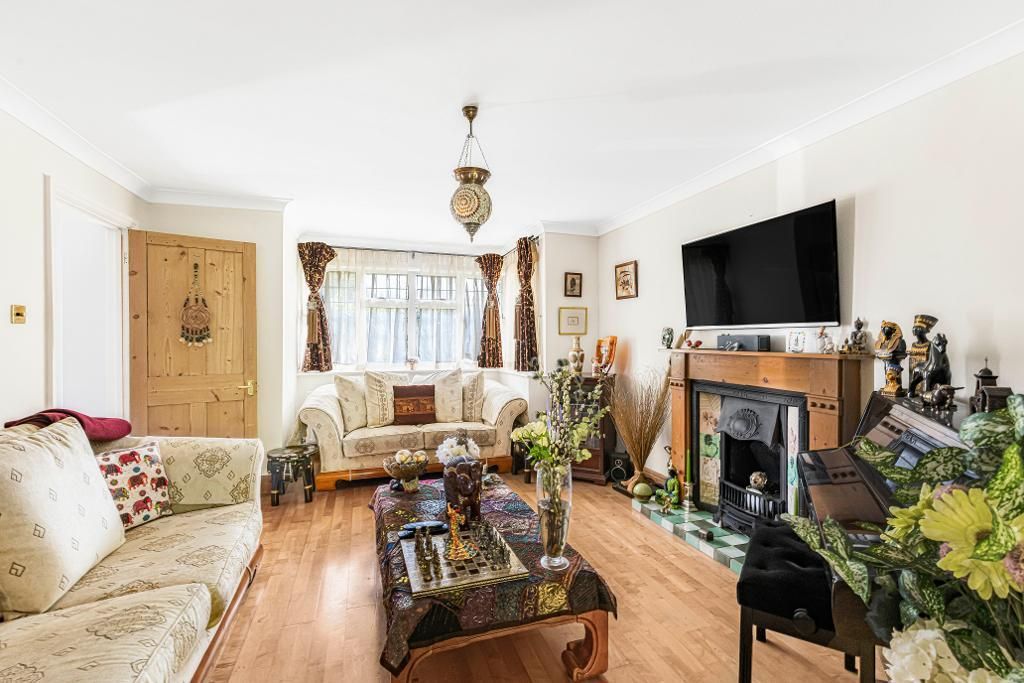 Property photo 1 of 13 Lounge