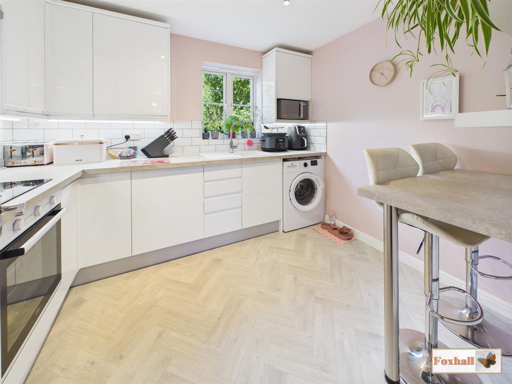 Property photo 2 of 15 Kitchen