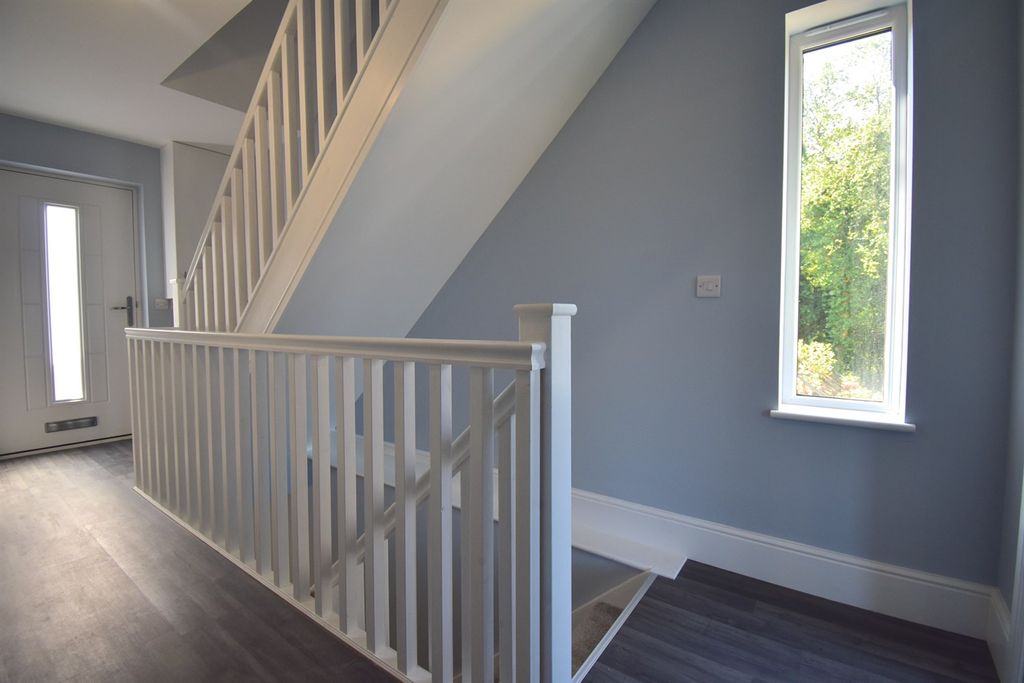 Property photo 2 of 20 Entrance Hall