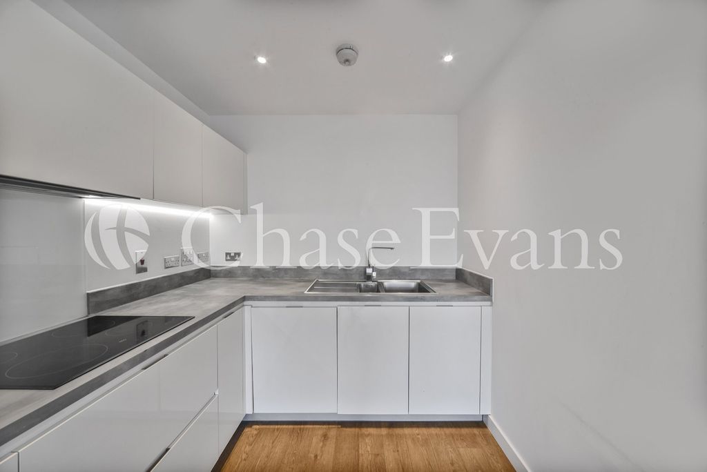 Property photo 2 of 10 Kitchen