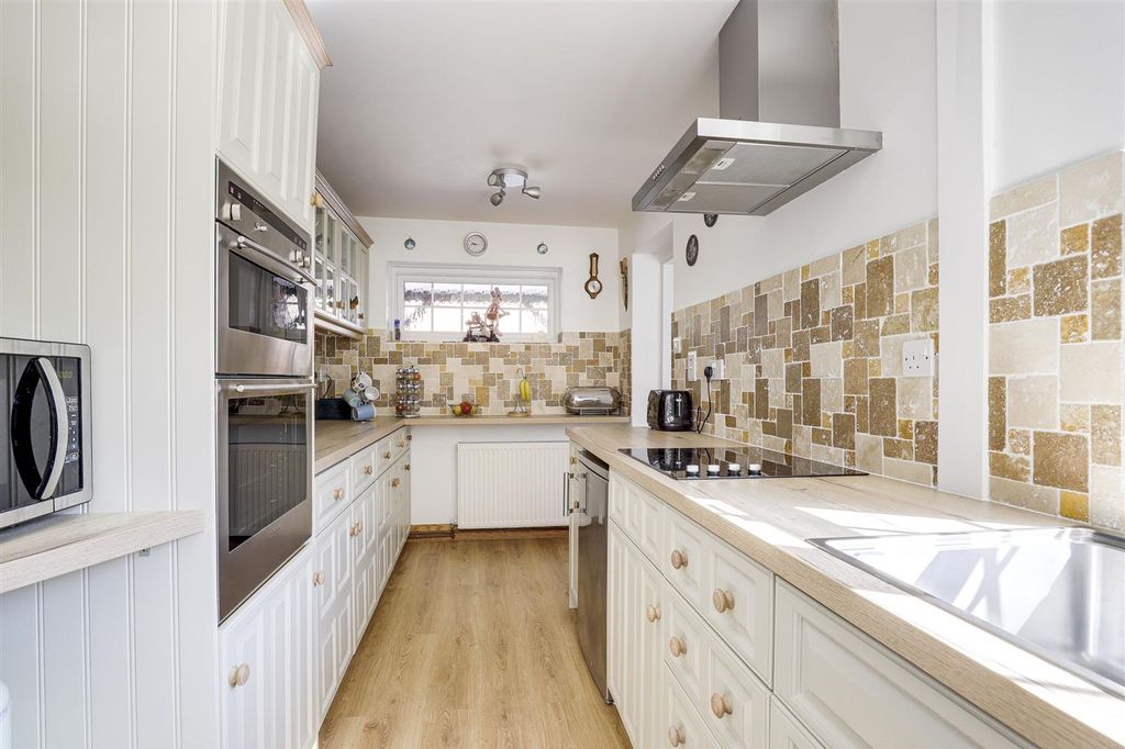 Property photo 2 of 25