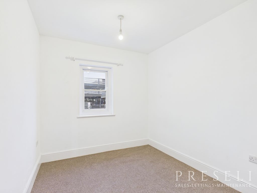 Property photo 3 of 10 Cam05119G0-Pr0066-Still007