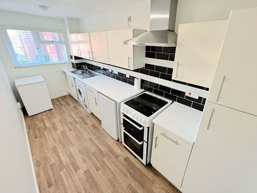 Property photo 2 of 6 Kitchen