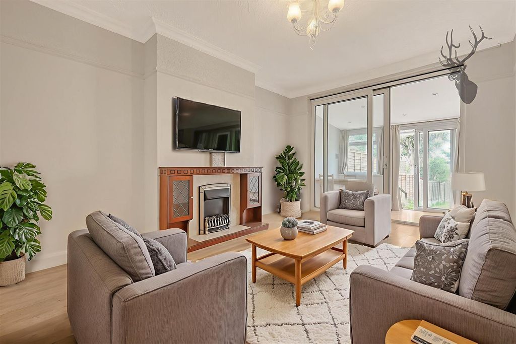 Property photo 2 of 19