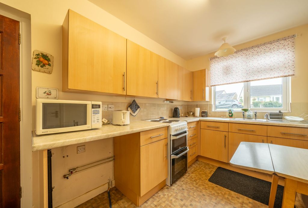 Property photo 3 of 25
