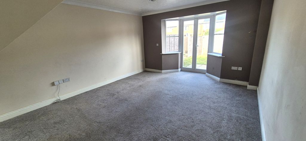 Property photo 2 of 7 Living Room