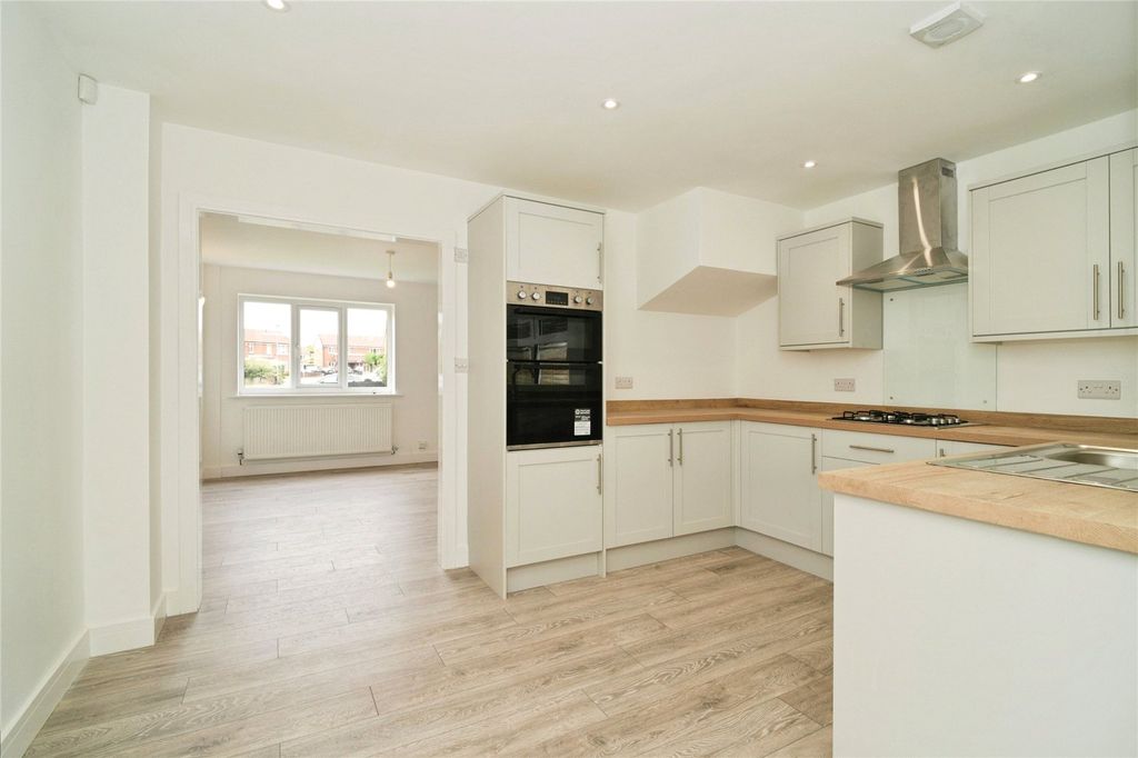 Property photo 2 of 19 Picture No. 31