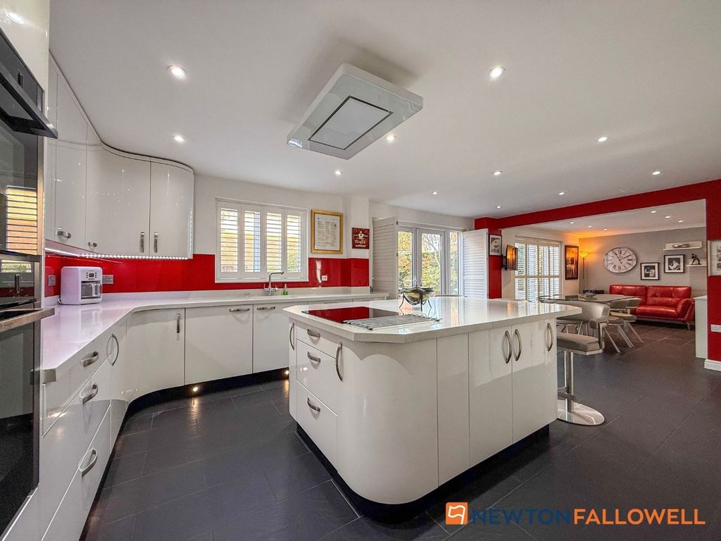 Property photo 2 of 37 Living/Dining Kitchen