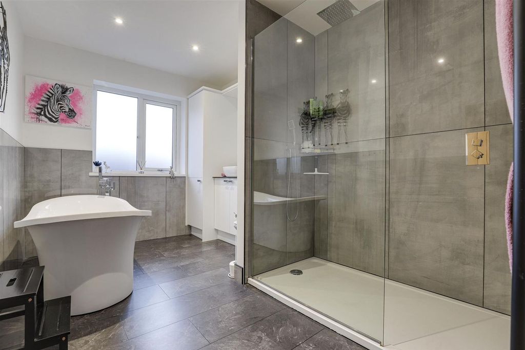 Property photo 2 of 30