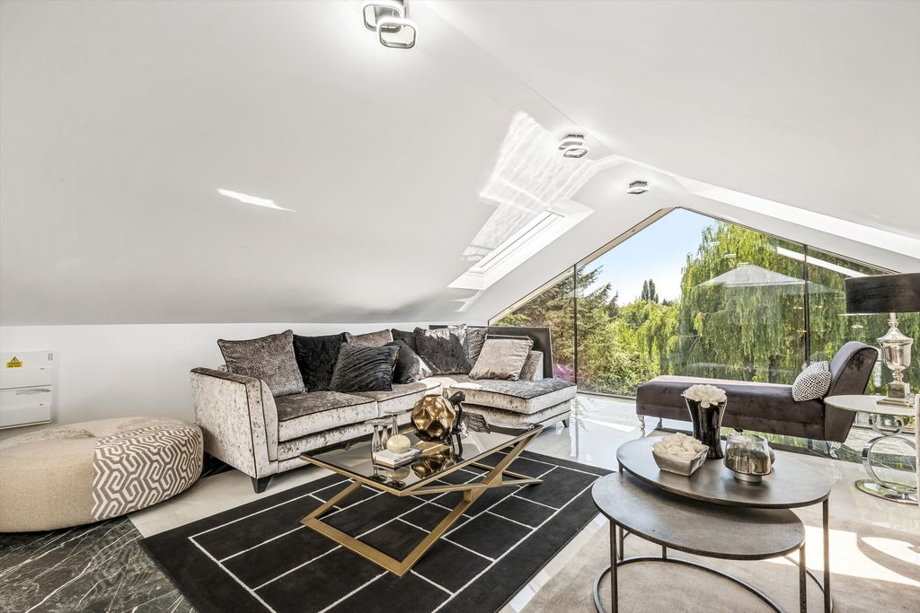 Additional image 10 of 5 bed detached house to rentWaggon Road, Barnet EN4