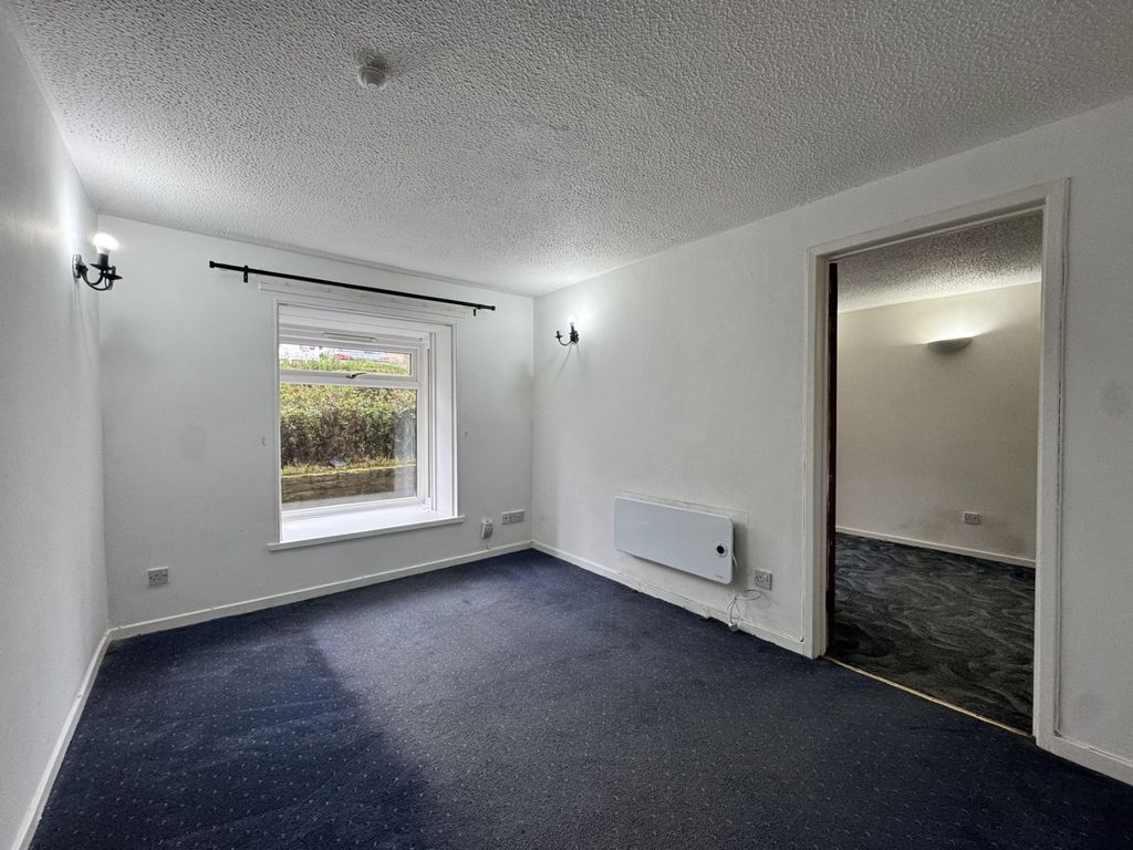 Property photo 3 of 10 Lounge
