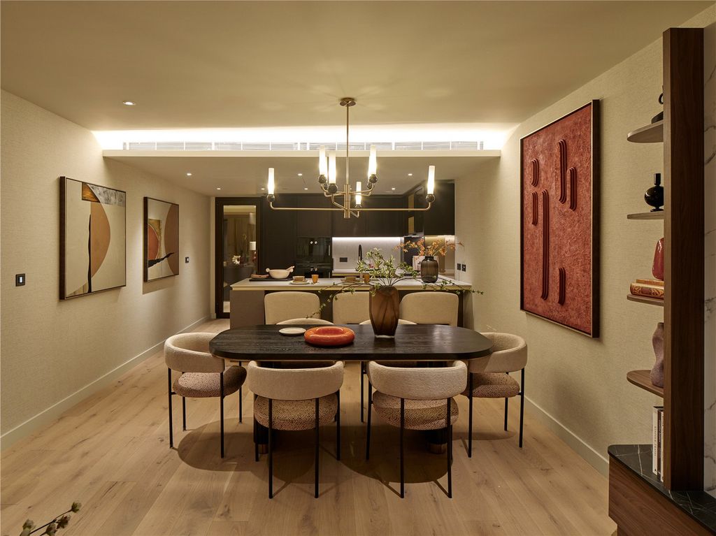 Property photo 2 of 18 Dining Space
