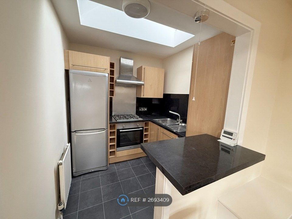 Property photo 2 of 5 Kitchen