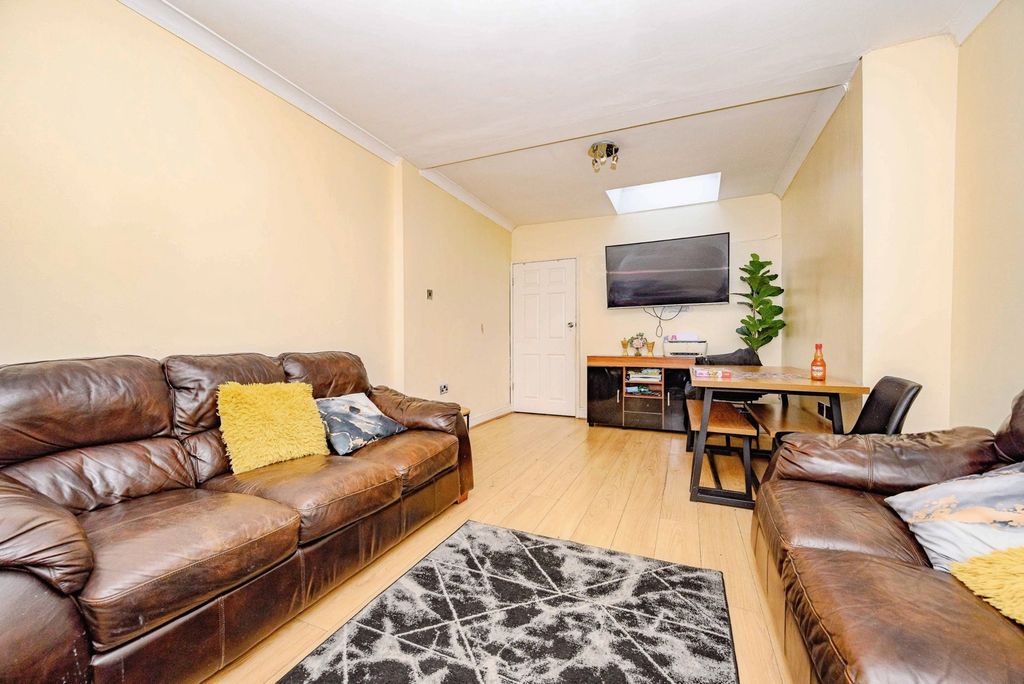 Property photo 3 of 14 Pbox-Img.Jpg