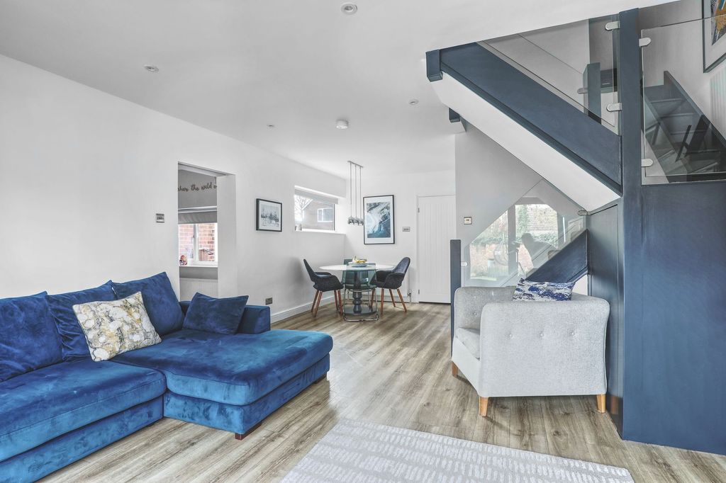 Property photo 3 of 17