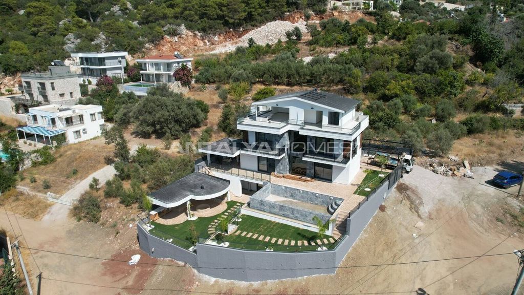 Property photo 2 of 37