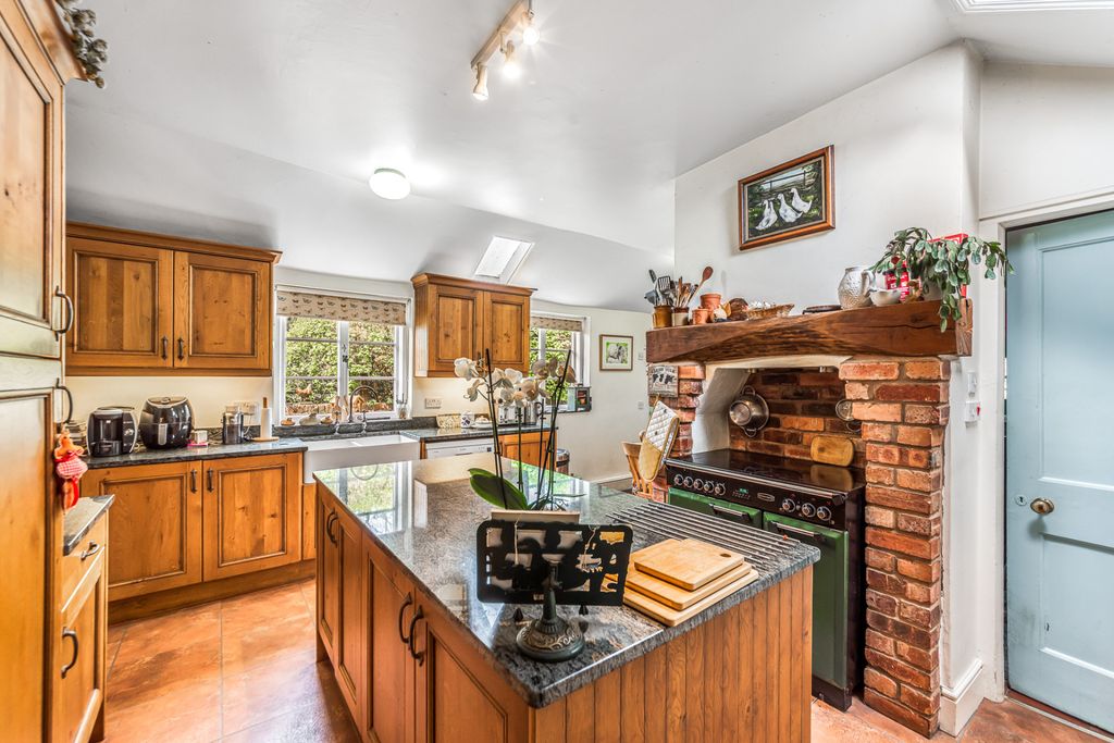 Property photo 3 of 37