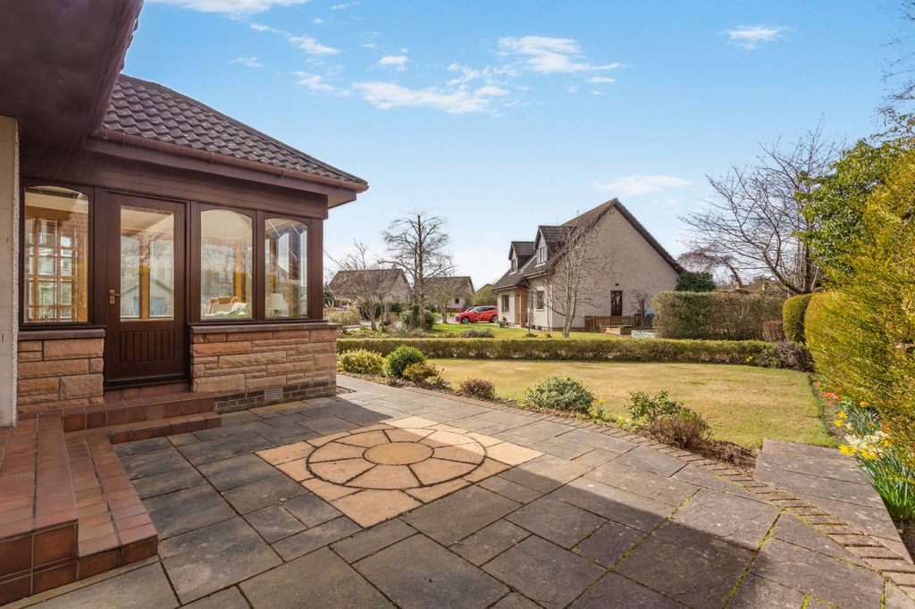 Property photo 3 of 21 6 Chanonry Crescent