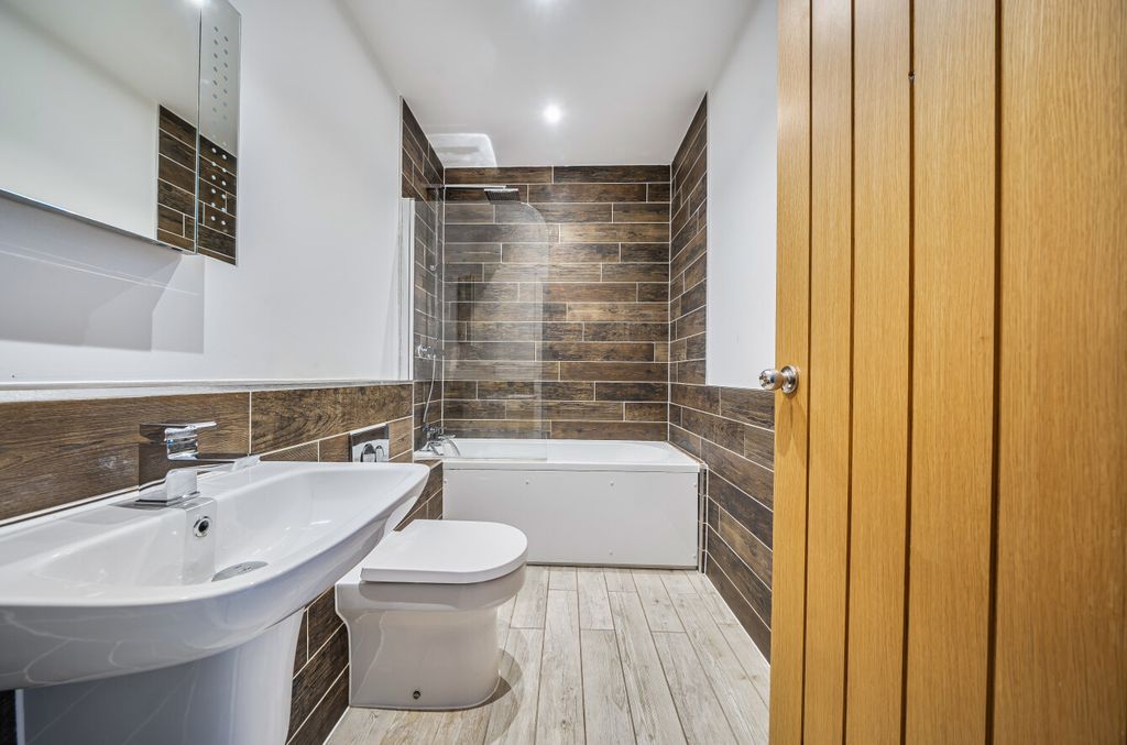 Property photo 3 of 13 1435957-3-69c5889...