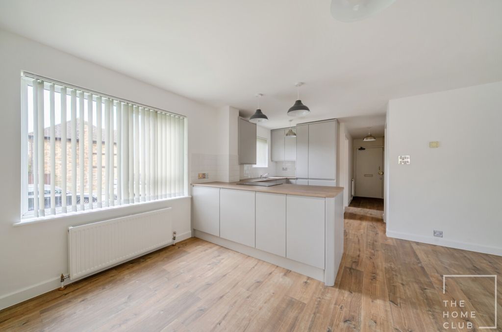 Property photo 3 of 18 607A067B-7F51-4F7A-9c52-164E9A6Eec94