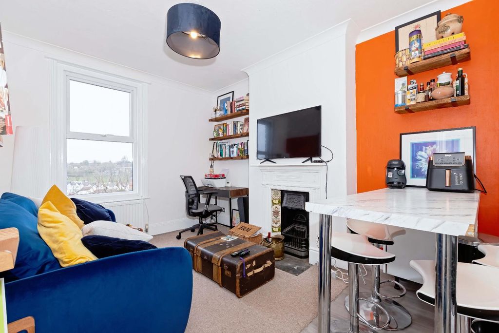 Property photo 3 of 11 Osbourne Rd_2.Jpg